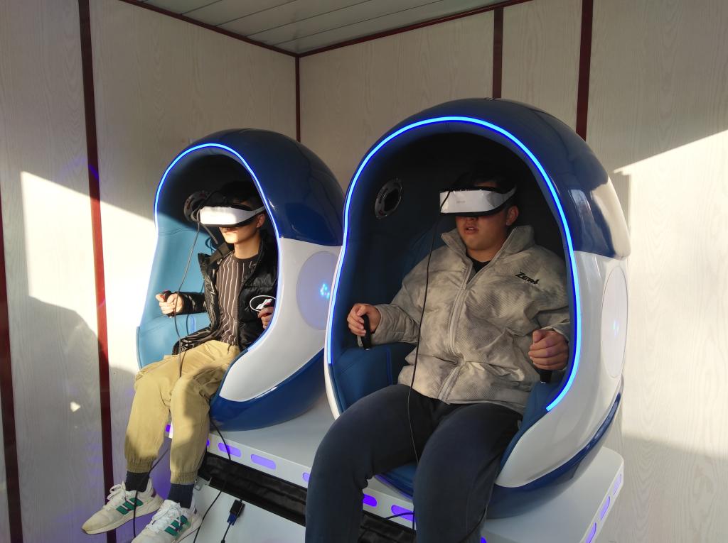 员工进行VR安全体验