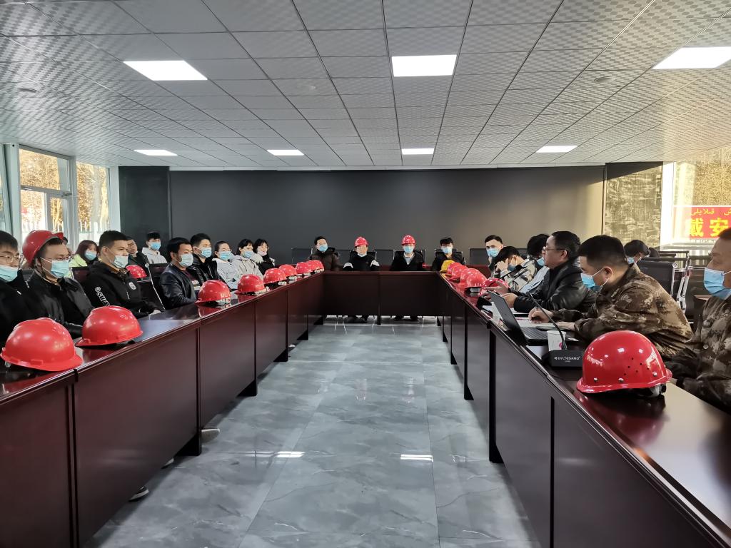 项目部高工给员工做讲座